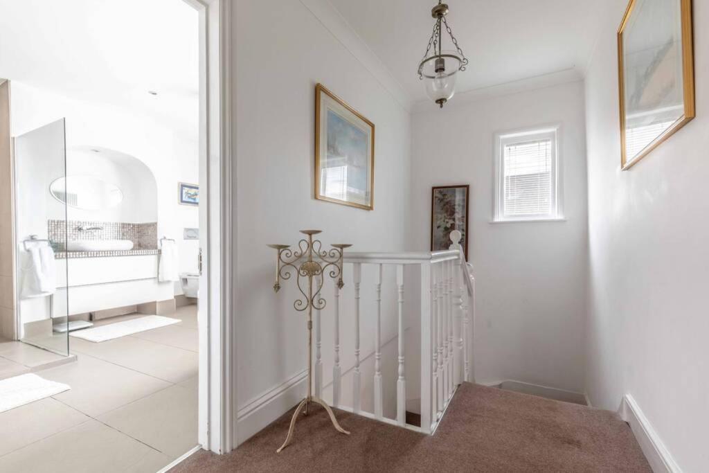 Vila Windsor Town Centre Victorian Townhouse Sleeps 6 Exteriér fotografie